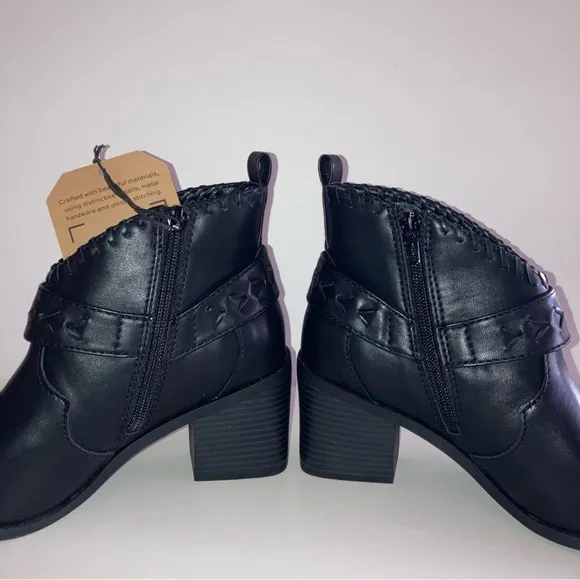 NIB Frye and Co Black Palma Western Cowboy Heel Booties Boho Designer Boots 6.5