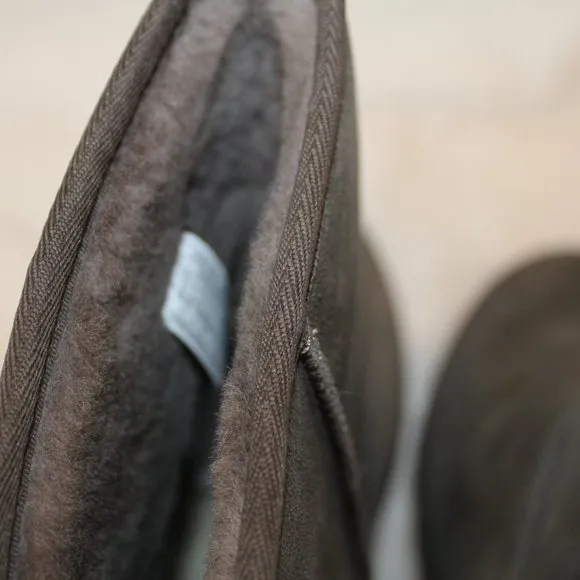 NIB UGG WOMEN'S CLASSIC SHORT SHEARLING LINED SUEDE FEMME WEDGE BOOTS GRAY‎