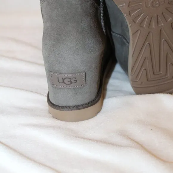 NIB UGG WOMEN'S CLASSIC SHORT SHEARLING LINED SUEDE FEMME WEDGE BOOTS GRAY‎