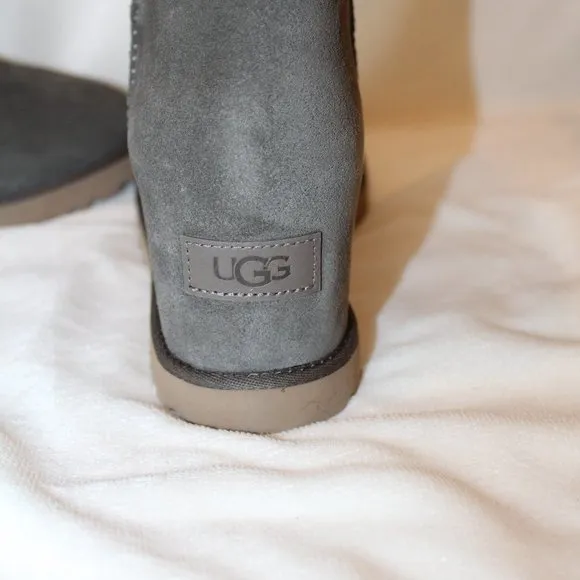 NIB UGG WOMEN'S CLASSIC SHORT SHEARLING LINED SUEDE FEMME WEDGE BOOTS GRAY‎