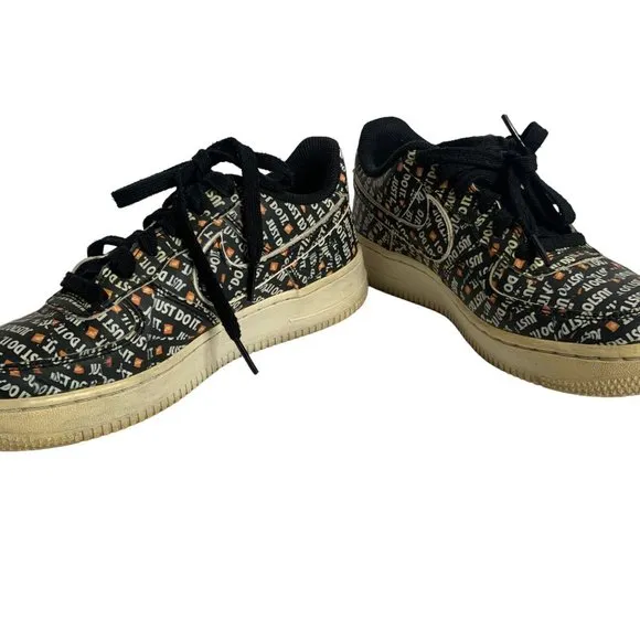 Nike Air Force 1 Low Top Shoes JUST DO IT Swoosh Black Size 5Y AO3977-001