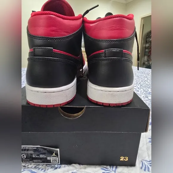 Nike  Air Jordan 1 Mid Reverse Bred Gym Red Black 554724-660 Size 9 Mens Shoes