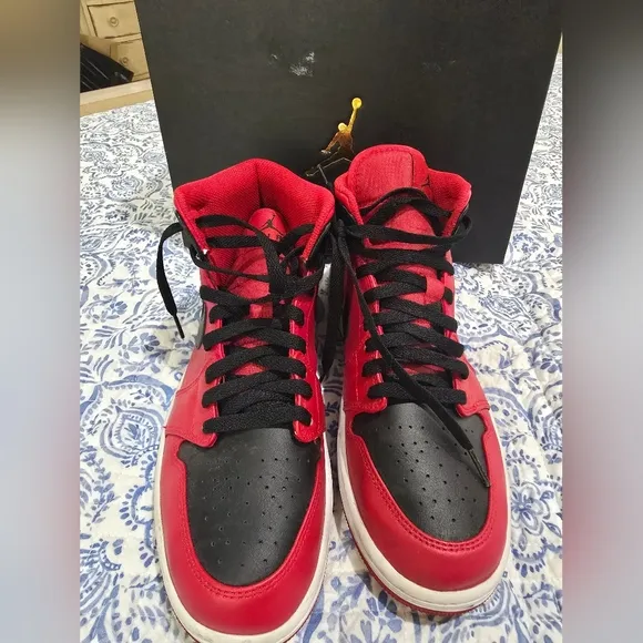 Nike  Air Jordan 1 Mid Reverse Bred Gym Red Black 554724-660 Size 9 Mens Shoes