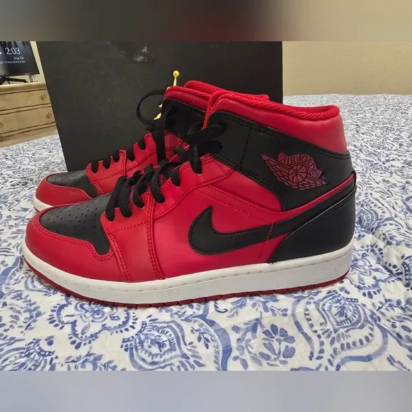 Nike  Air Jordan 1 Mid Reverse Bred Gym Red Black 554724-660 Size 9 Mens Shoes