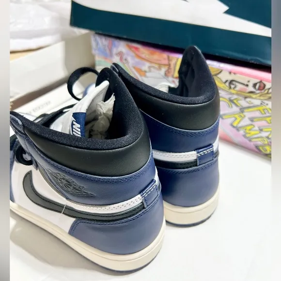 Nike Air Jordan 1 Retro High OGMidnight  sneakers