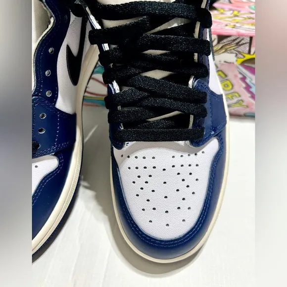 Nike Air Jordan 1 Retro High OGMidnight  sneakers