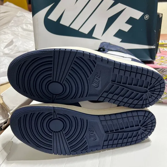 Nike Air Jordan 1 Retro High OGMidnight  sneakers