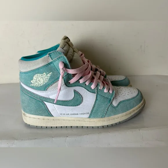 Nike Air Jordan 1 Retro OG High Turbo Green athletic shoes sneakers women size 7
