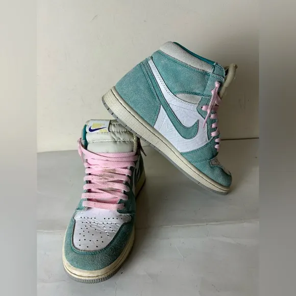 Nike Air Jordan 1 Retro OG High Turbo Green athletic shoes sneakers women size 7