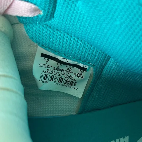 Nike Air Jordan 1 Retro OG High Turbo Green athletic shoes sneakers women size 7