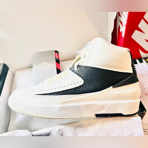 NIKE AIR JORDAN RETRO 2 High top Women Sneaker Shoes White Milk Black Various sz