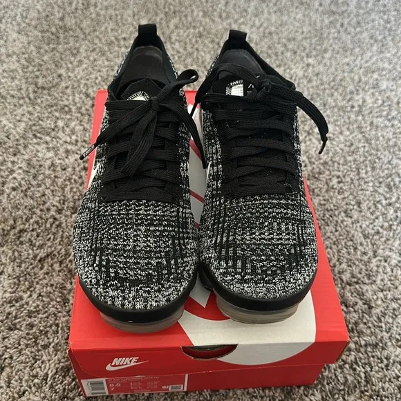 Nike Air VaporMax Flyknit 3 Oreo Running Shoes 8.5 Black/White/Metallic Silver