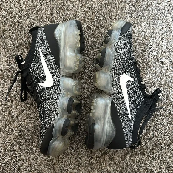 Nike Air VaporMax Flyknit 3 Oreo Running Shoes 8.5 Black/White/Metallic Silver