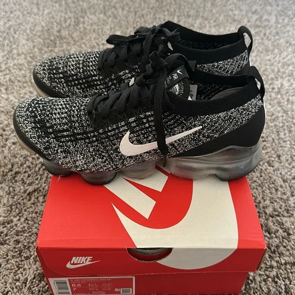 Nike Air VaporMax Flyknit 3 Oreo Running Shoes 8.5 Black/White/Metallic Silver