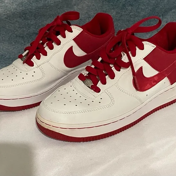 Nike Air White And  Red   Size 6.5 Youth