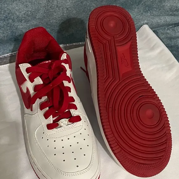 Nike Air White And  Red   Size 6.5 Youth