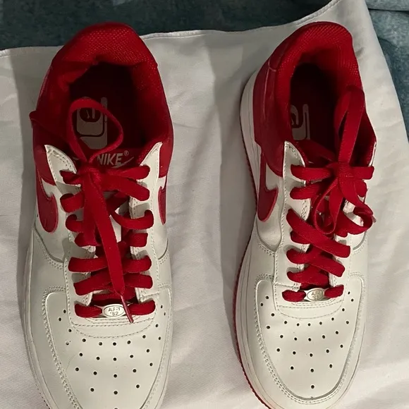 Nike Air White And  Red   Size 6.5 Youth