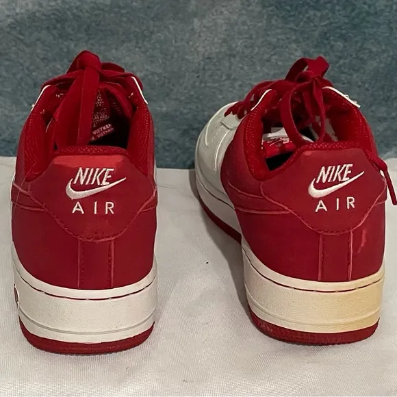 Nike Air White And  Red   Size 6.5 Youth
