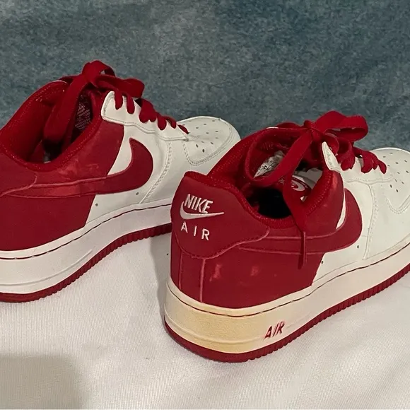 Nike Air White And  Red   Size 6.5 Youth