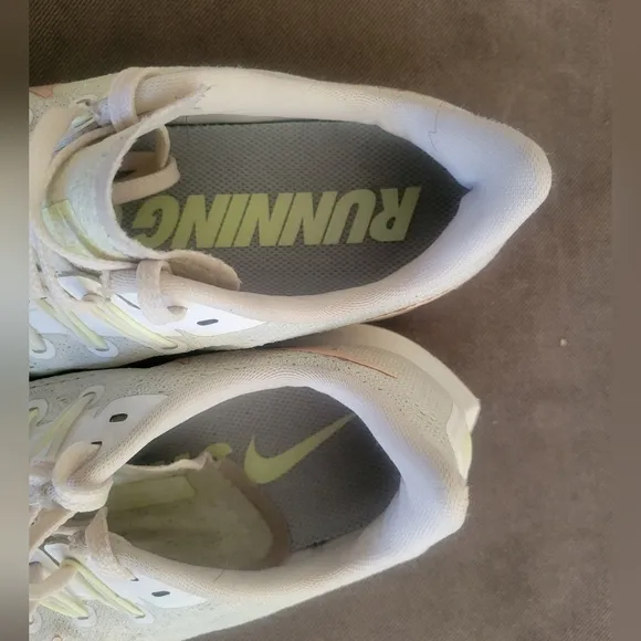 Nike Air Zoom Pegasus Womens 10 Running Shoes Sneaker Jogging Green Volt/Beige