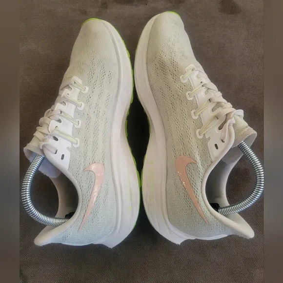 Nike Air Zoom Pegasus Womens 10 Running Shoes Sneaker Jogging Green Volt/Beige