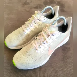 Nike Air Zoom Pegasus Womens 10 Running Shoes Sneaker Jogging Green Volt/Beige