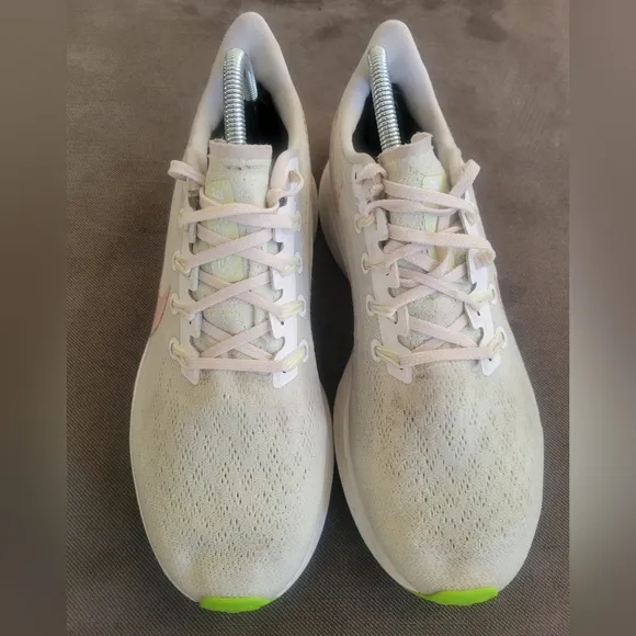 Nike Air Zoom Pegasus Womens 10 Running Shoes Sneaker Jogging Green Volt/Beige