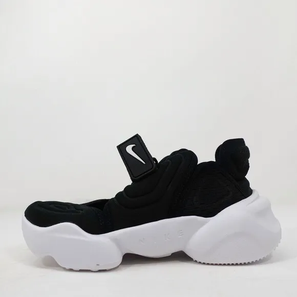 Nike Aqua Rift Black White Split Toe Water Shoes BQ4797 002 Womens Size 5.5