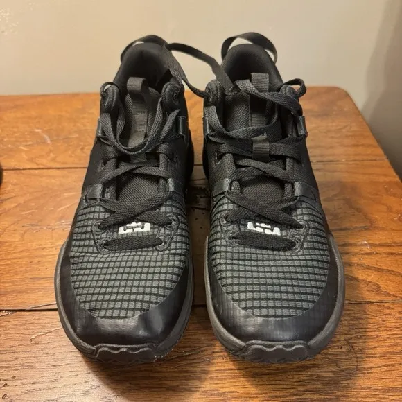 Nike Basketball Shoes 6.5Y LeBron VW2 Black DQ8650-004 Youth‎
