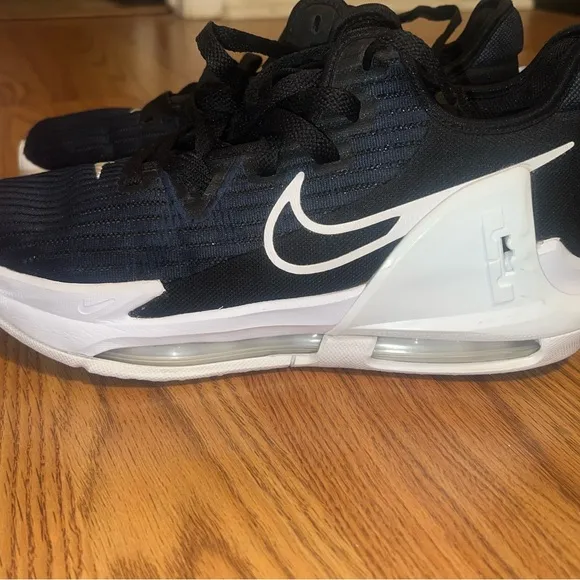 Nike Black and Blue Athletic Shoes with High-Top Design