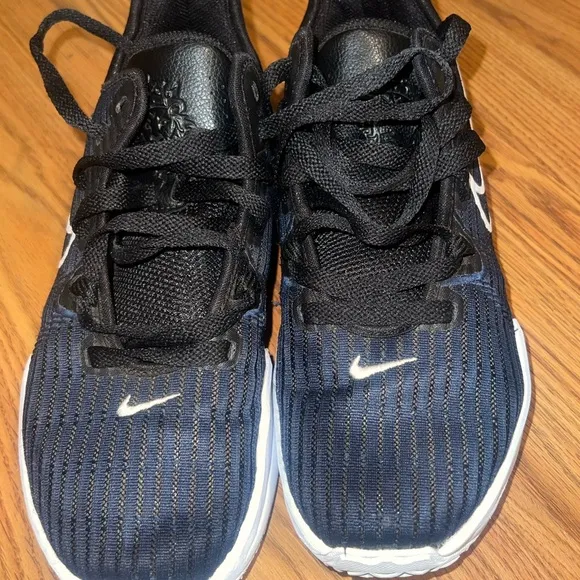 Nike Black and Blue Athletic Shoes with High-Top Design