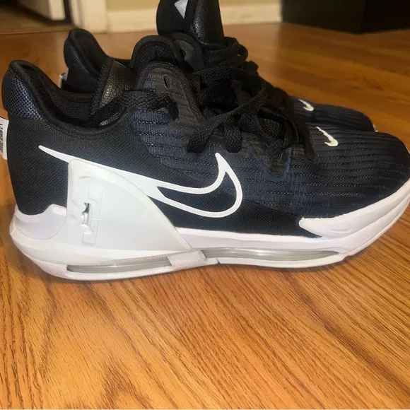 Nike Black and Blue Athletic Shoes with High-Top Design