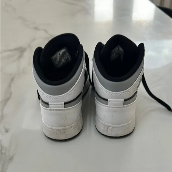 Nike Black and White Sneakers Classic Design