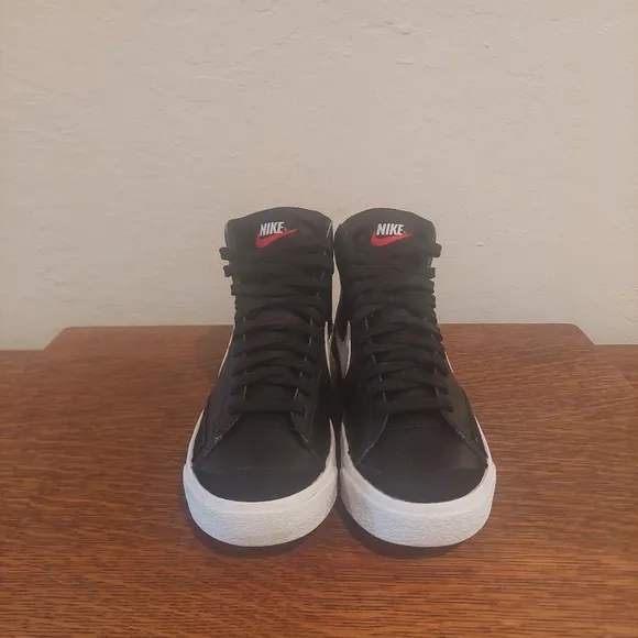 Nike Blazer Mid 77 High Top Fashion Sneakers Boy's Size 4.5Y