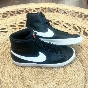Nike Blazer Mid 77 Vintage Boys Size 5.5Y Athletic Shoes Sneakers