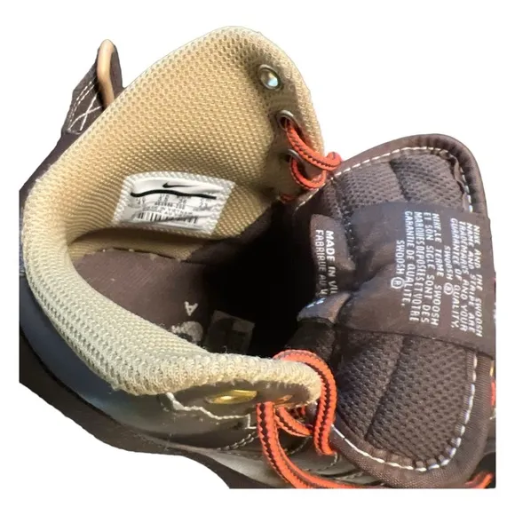 Nike Boys Brown Leather Air Force 1 high top tennis. size 4Y.