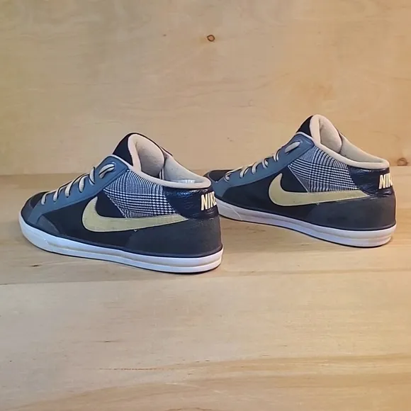 Nike Capri Mid 2 Black Vegas Gold 2010 Size 8 Mens Mid-Top Sneakers
