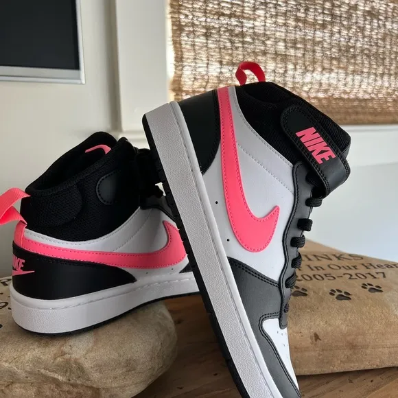Nike girls high top shoes NWT