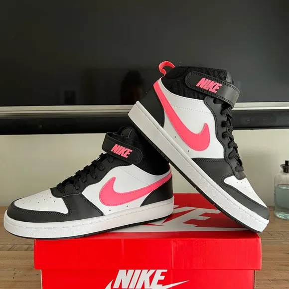 Nike girls high top shoes NWT