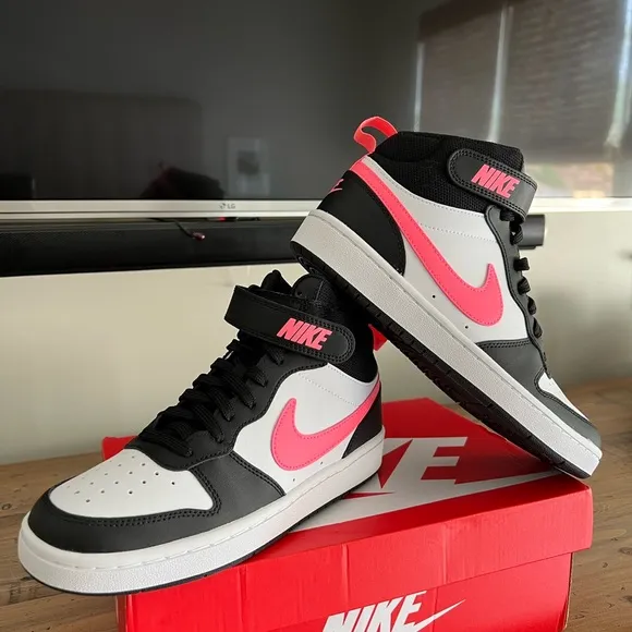Nike girls high top shoes NWT