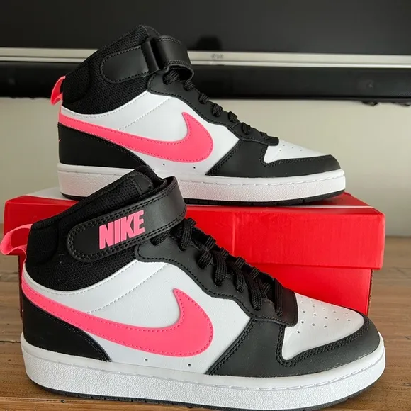 Nike girls high top shoes NWT