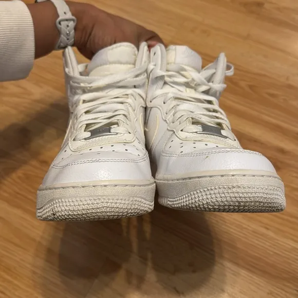 Nike Hi-AF1 - EUR 41 (Men’s size 8 / Women’s Size 10)
