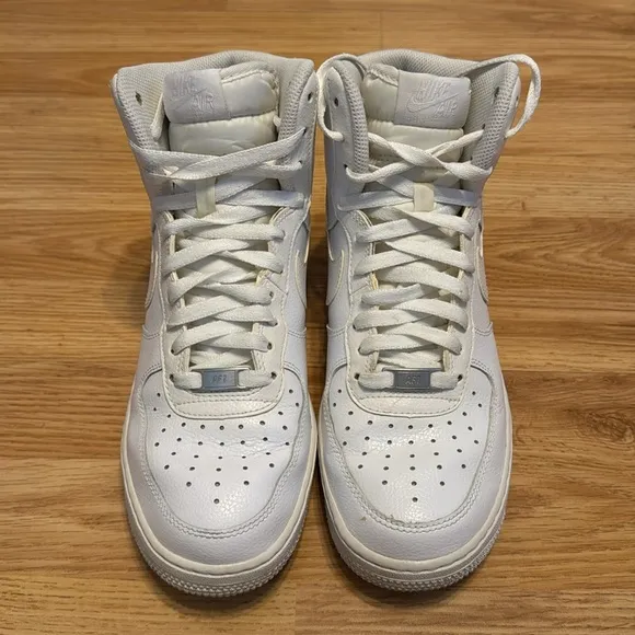 Nike Hi-AF1 - EUR 41 (Men’s size 8 / Women’s Size 10)