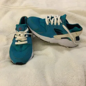 Nike Huarache Run GS Sneakers Nike Shoes Blue Lagoon White Big Kid's Size 5.5
