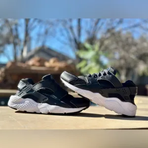 Nike Huarache Run Low Black White - Size 6Y, 7.5 Women’s (654275-011)