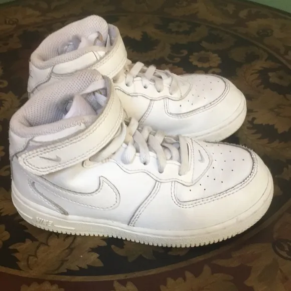 Nike Kids’ Court Borough White Leather Mid Shoes size 10C Unisex