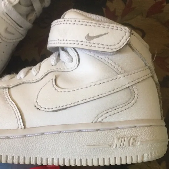 Nike Kids’ Court Borough White Leather Mid Shoes size 10C Unisex