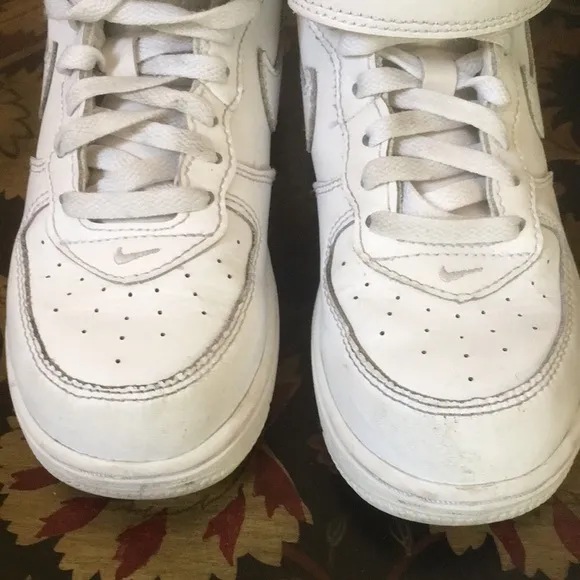 Nike Kids’ Court Borough White Leather Mid Shoes size 10C Unisex