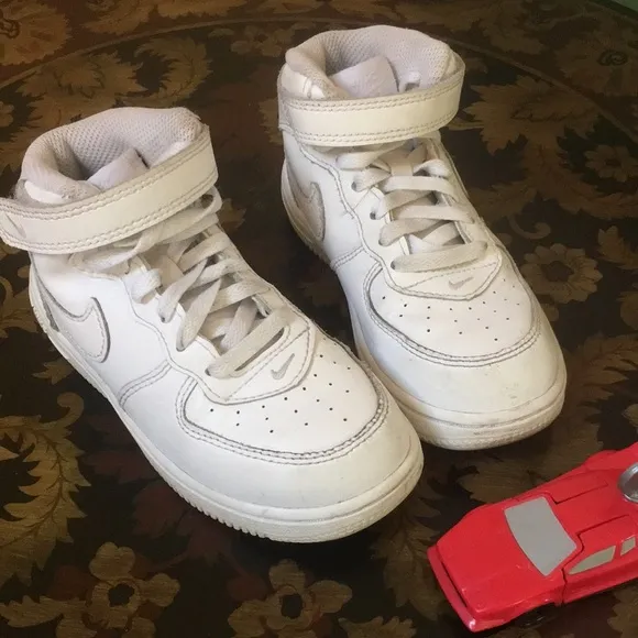 Nike Kids’ Court Borough White Leather Mid Shoes size 10C Unisex