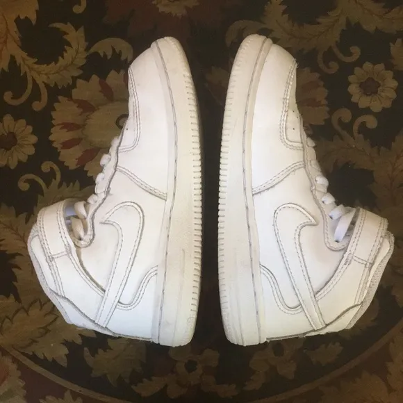 Nike Kids’ Court Borough White Leather Mid Shoes size 10C Unisex